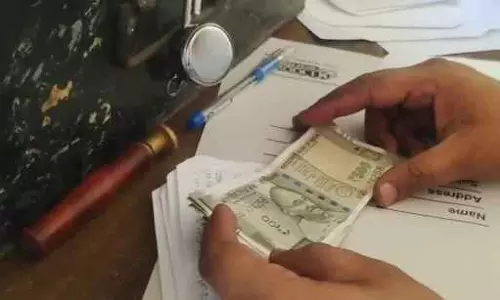 Drug Inspector, Aide Caught By ACB Taking ₹20,000 Bribe