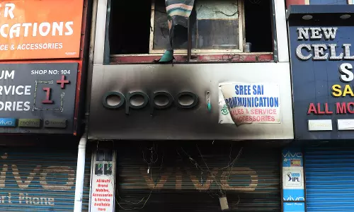 Mobile Shop Gutted In Kukatpally Mobile Shop Gutted In Kukatpally