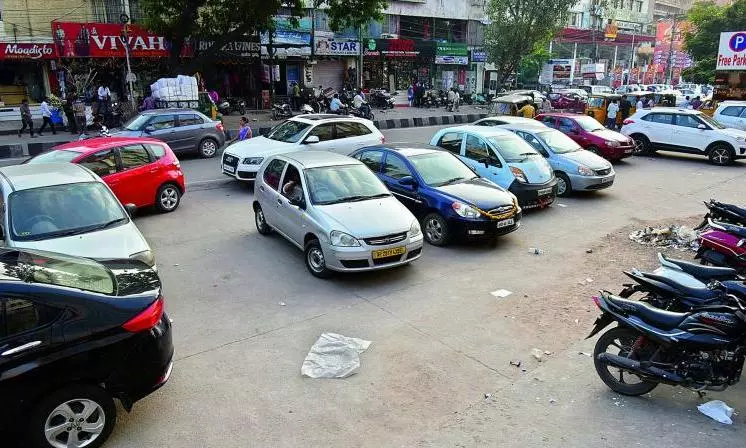 Chaos In Jubilee, Banjara Hills Caused By Illegal Parking