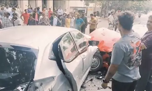 Ferrari Crash Triggers Three-Car Pile-Up in Jubilee Hills