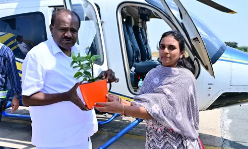 Kumaraswamy Receives Warm Welcome At Kurnool Airport