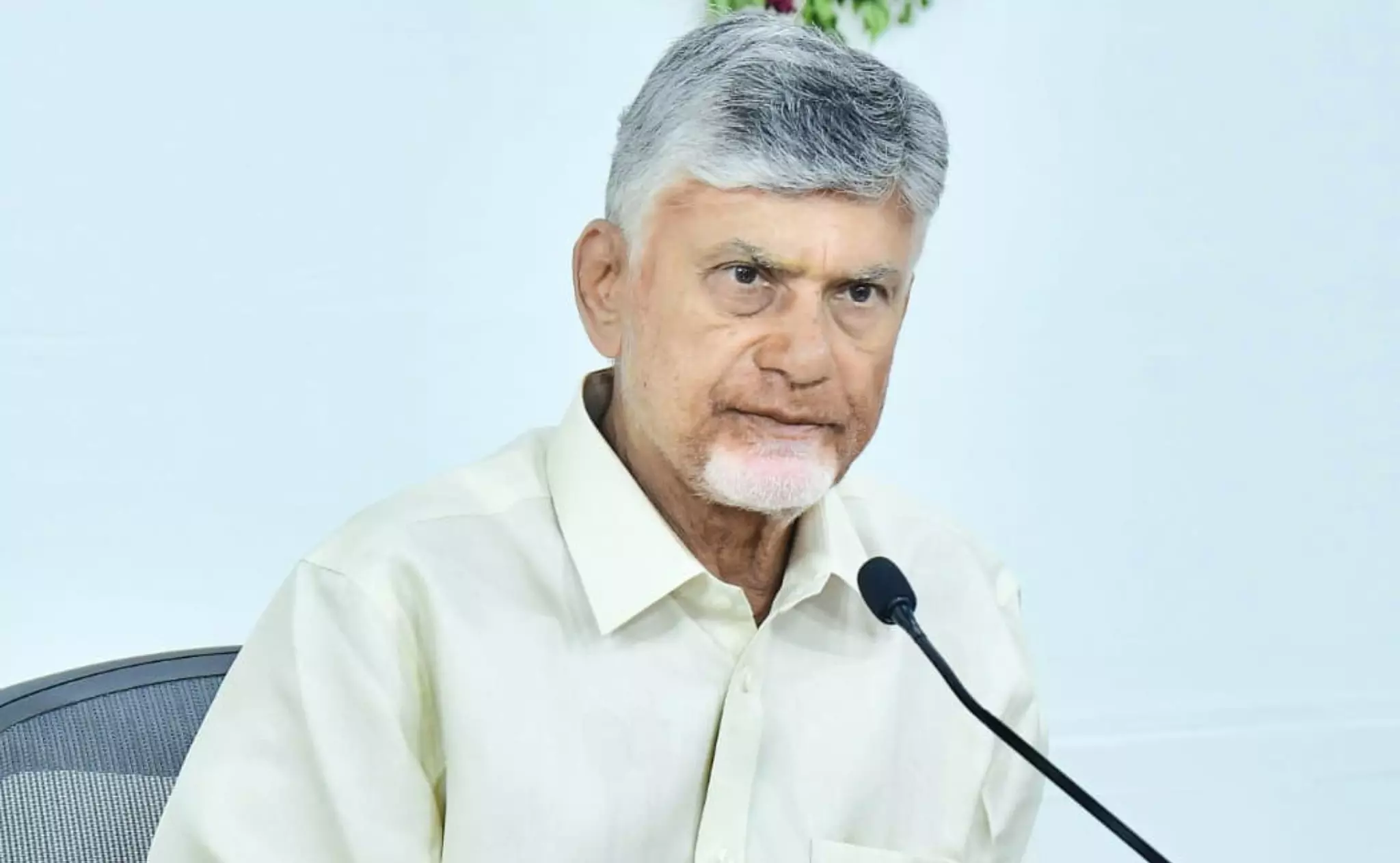 AP CM Calls for Performance-linked Weightage, Monthly Citations for Staff AP CM Calls for Performance-linked Weightage, Monthly Citations for Staff
