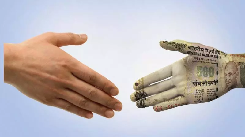 ஸ்ரீகாகுளத்தில் ₹10,000 லஞ்சம் வாங்கிய எம்இஓ, டேட்டா ஆபரேட்டர் கைது