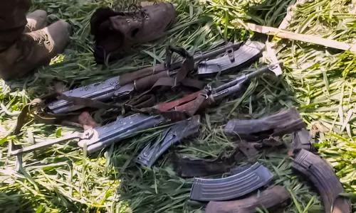 J&K: Army Foils Infiltration Bid In URI; AK-56 And Grenades Recovered J&K: Army Foils Infiltration Bid In URI; AK-56 And Grenades Recovered