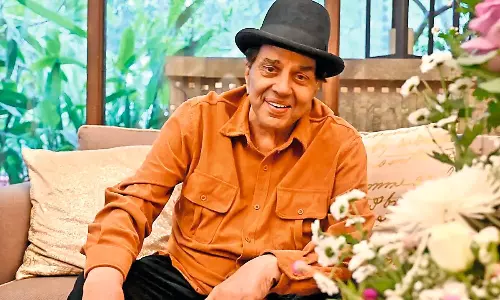 Dharmendra Honoured at Bafta Dharmendra Honoured at Bafta