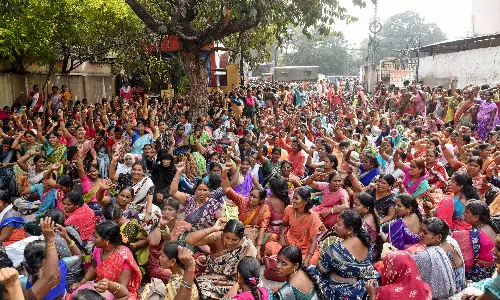 Asha Workers Demand Minimum Wages of Rs 18,000 Asha Workers Demand Minimum Wages of Rs 18,000