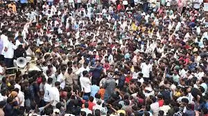 Job Aspirants Stage Massive Protest In Dharwad Job Aspirants Stage Massive Protest In Dharwad