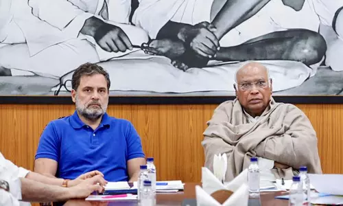 Kharge, Rahul Condemn Arrest of Youth Congress Chief Chib