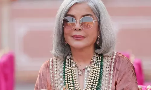 Zeenat Aman Reaffirms That Mutual Respect, Not Marriage, Is Sacred