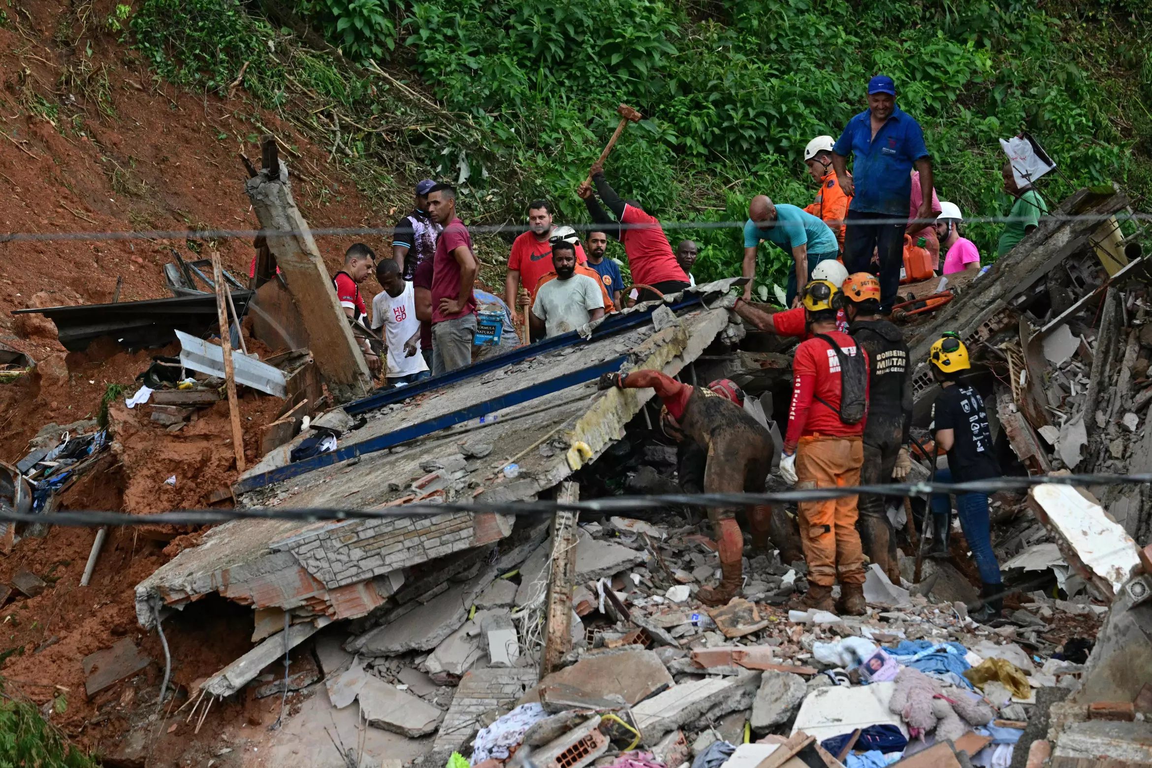 Rescuers Search for Missing After Deluge Kills 30 in Brazil Rescuers Search for Missing After Deluge Kills 30 in Brazil