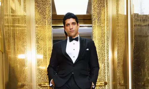 Farhan Going All Out To Play Pt. Ravi Shankar Farhan Going All Out To Play Pt. Ravi Shankar