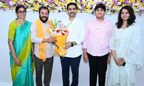 Lokesh Hosts Dinner Meet, Fosters Bonhomie on Krishna Riverbank