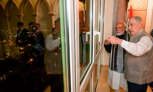 Modi Visits Israeli Tech Innovation Exhibition, Invites Investments