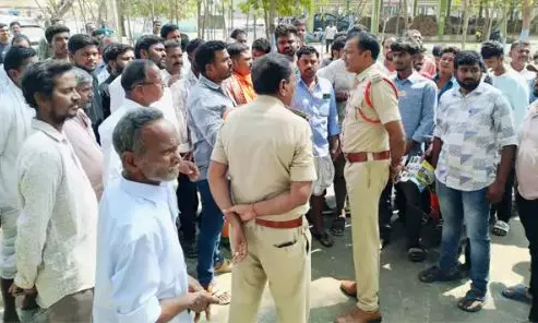 Turmeric Farmers Stage Protest in Nizamabad for Failing to Access e-NAM Portal