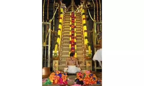 Kerala HC Takes Note Of Suspected Irregularities In Padi Pooja Bookings At Sabarimala Kerala HC Takes Note Of Suspected Irregularities In Padi Pooja Bookings At Sabarimala