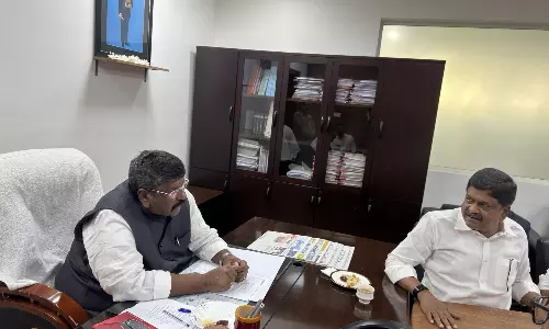 AP: Council Chairman, Minister Clash Over Following Procedure in House