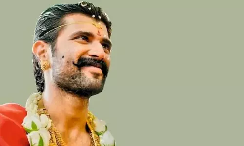 Regal Groom Renaissance