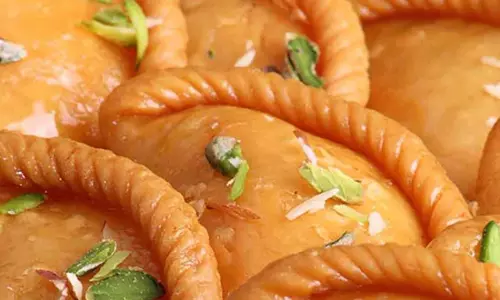 Minor Dispute Over ‘Kajjakayalu’ Reaches Police Station in Uravakonda