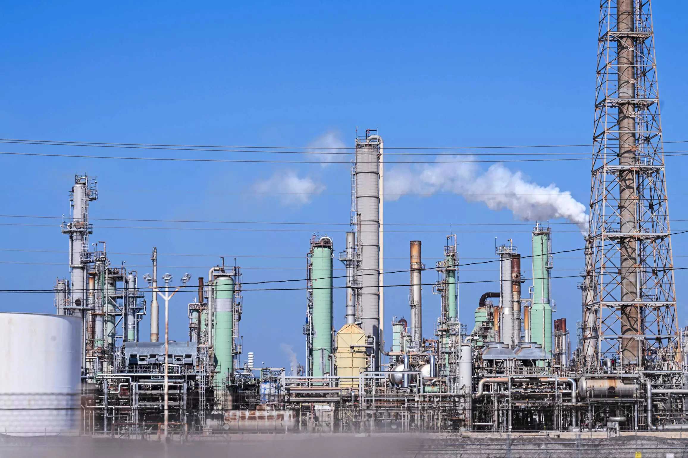 Oil Surges After Middle East Attacks Disrupt Supply Oil Surges After Middle East Attacks Disrupt Supply