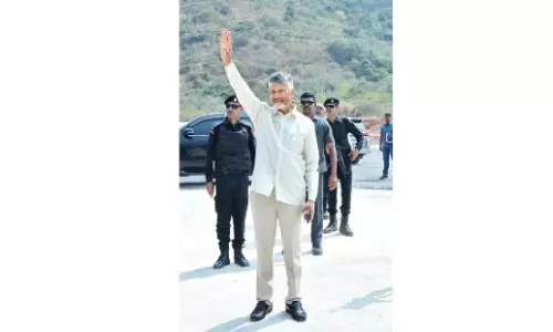 CM Naidu Asks Officials to Ensure Safe Return of Stranded Telugus From War-Hit Regions