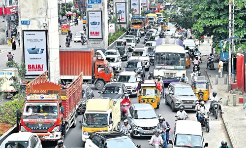 Motorists Enraged Over Barricaded U-Turns on Road No. 12