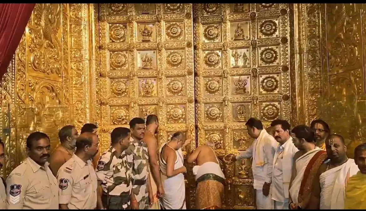 Devotees Rush for Early Darshan at Temples Ahead of Lunar Eclipse Closure