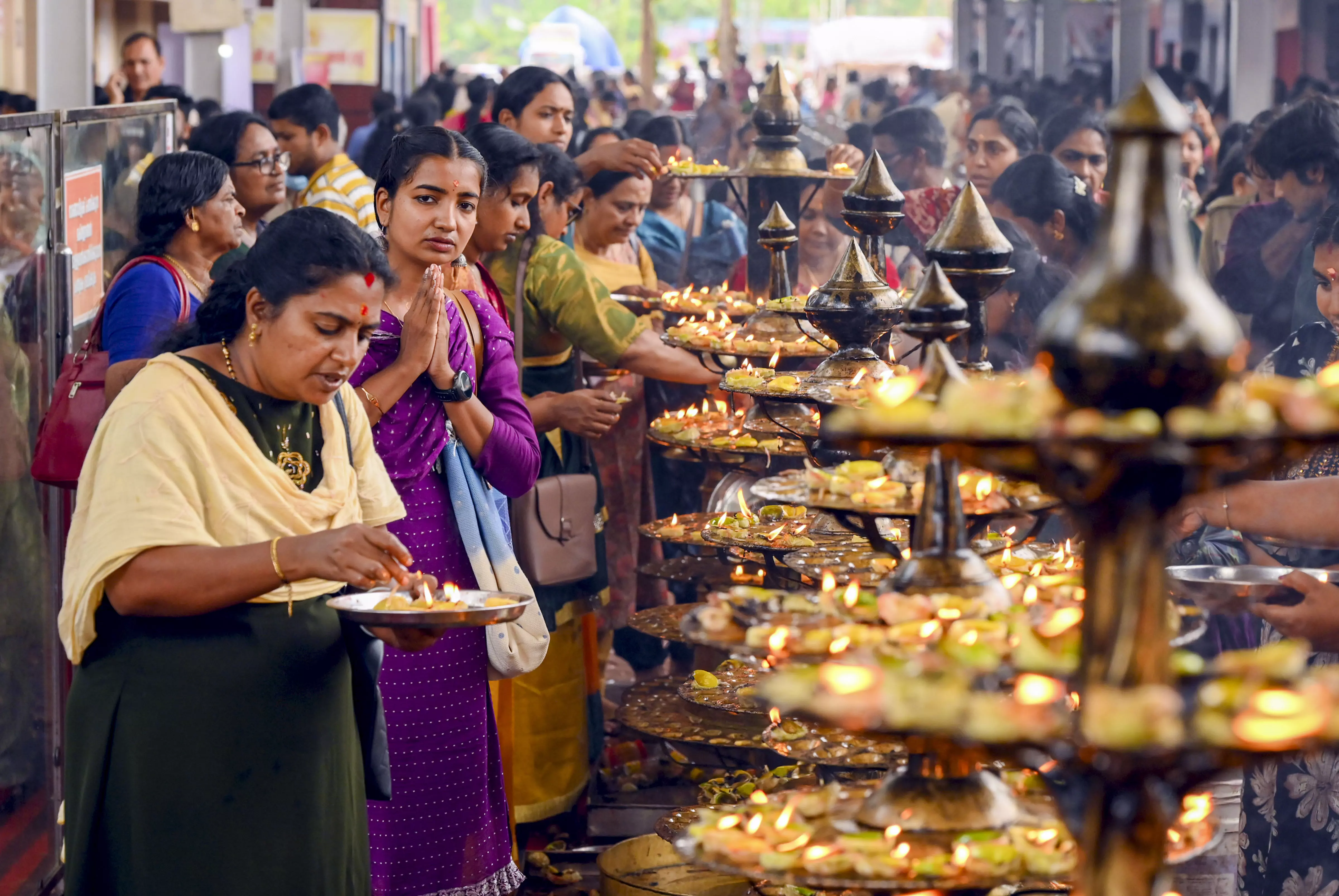 Thousands of Women Offer Pongala at Attukal Bhagavathy Temple in Thiruvananthapuram