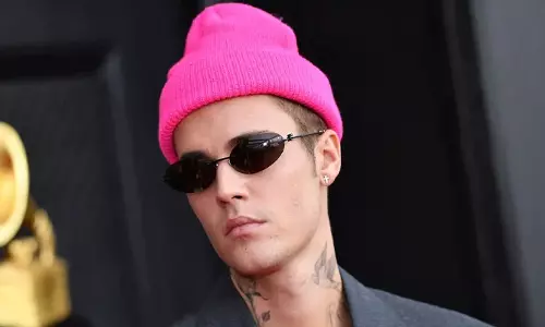 Justin Biebers Mom Pens an Adorable Message as the Singer Turns 32