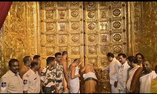 Devotees Rush for Early Darshan at Temples Ahead of Lunar Eclipse Closure