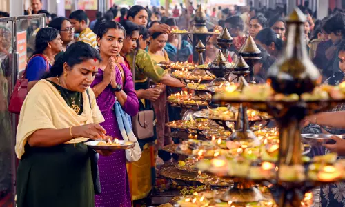 Thousands of Women Offer Pongala at Attukal Bhagavathy Temple in Thiruvananthapuram