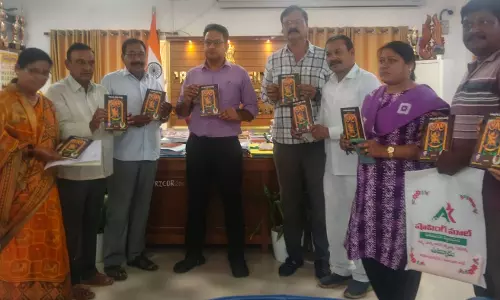 ITDA Utnoor Officer Releases Book on Gandhari Khilla History