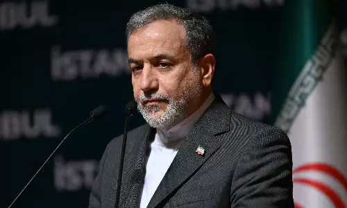 Foreign Minister of Iran Claims US Will Regret for Submarine Actions