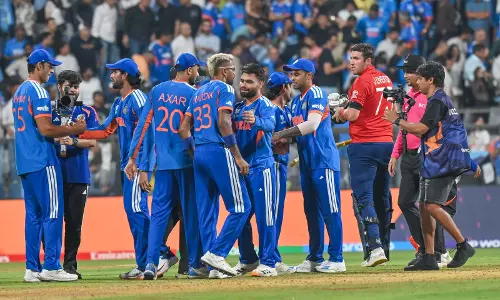 India Beat England to Set Up Title Clash With Kiwis