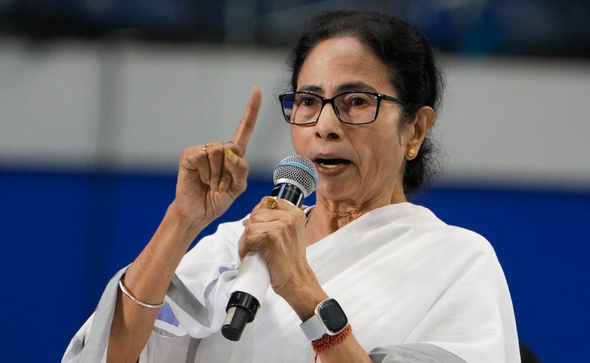 Mamata Begins Sit-in Against Voter Roll Deletions