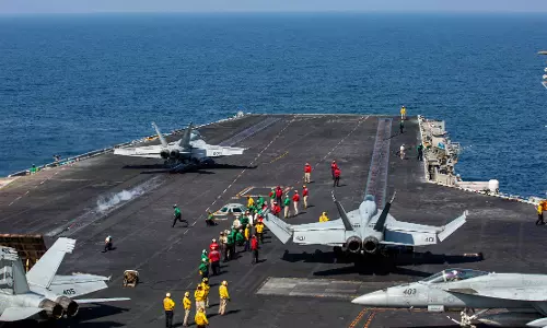 One Week into Iran War, Dangers for US and Trump Multiply One Week into Iran War, Dangers for US and Trump Multiply