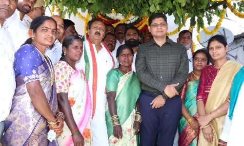 Shabbir Ali Hands Over Indiramma Houses in Chinna Mallareddy