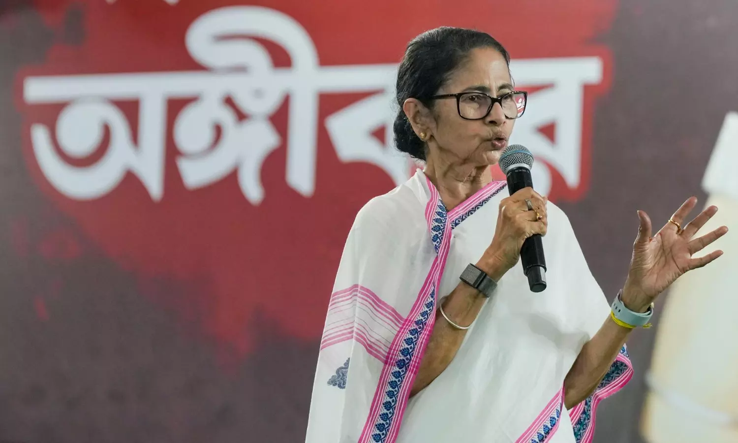 Mamata Hits Back at Modi Over Murmu Row