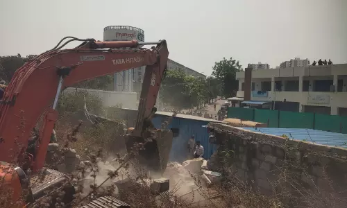 HYDRAA Demolishes Praneeth Antilia’s Illegal Compound Wall