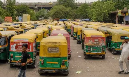 Maharashtra Halts New Auto-Rickshaw Permits Amid Traffic, Pollution Concerns