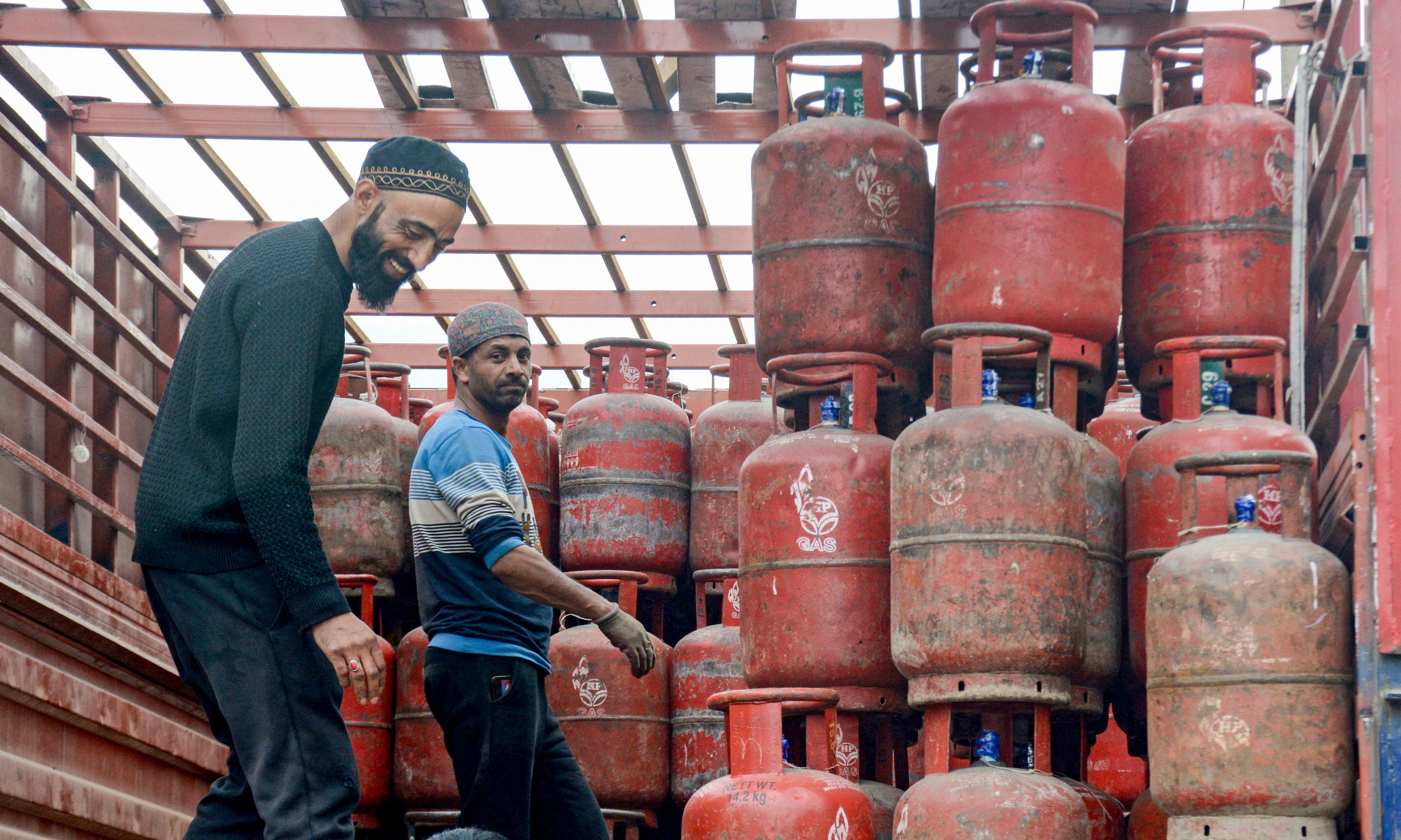 Oil Ministry Forms Panel to Address LPG Shortage in Hospitality Sector