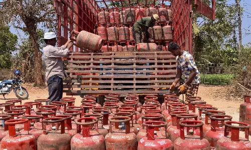 Gujarat Reduces Industrial Gas Usage by 50% Amid West Asia Conflict