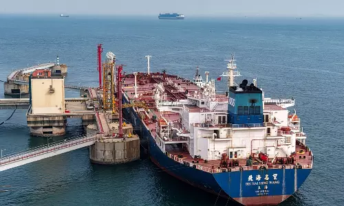 Oil Falls on Report of IEA Proposing Biggest Oil Release Ever