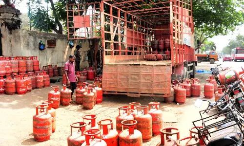 Panic LPG Bookings Reported in Vizag After Rumours of Supply Halt