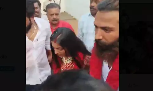 Kumbh mela viral girl Monalisa marries boyfriend in Kerala Kumbh mela viral girl Monalisa marries boyfriend in Kerala