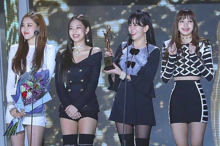 BLACKPINK Wins First Music Show Trophy for “GO”