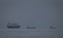 Ships Identify Themselves As Chinese Around Strait of Hormuz To Avoid Attacks Ships Identify Themselves As Chinese Around Strait of Hormuz To Avoid Attacks
