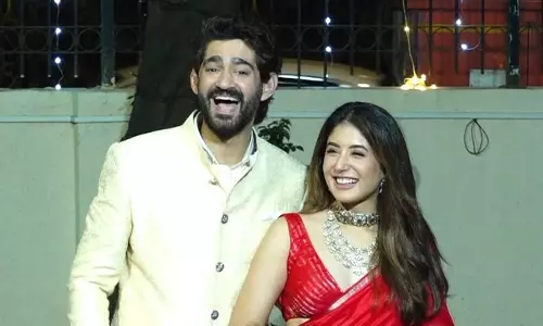 Gaurav Kapur, Kritika Kamra Pose as Couple in Traditional Ensembles