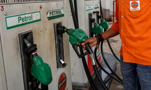 No Stock Boards at Few Fuel Stations, Trigger Panic Buying in City