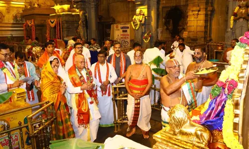 Governor Offers Prayers At Yadagirigutta Shrine