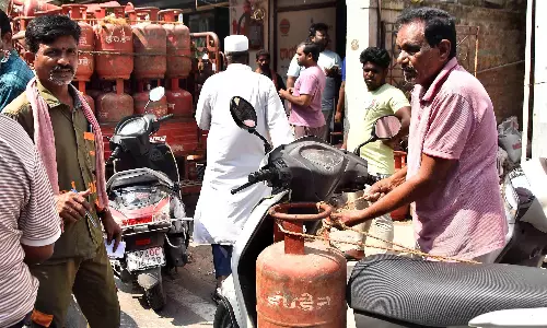 LPG Crisis: Domestic Consumers Rush to Gas Agencies for Refills